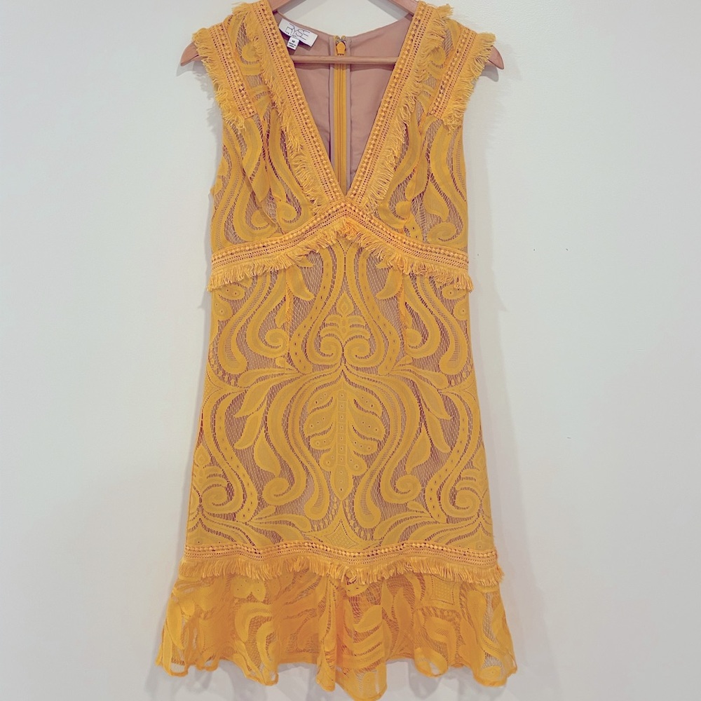 RYSE cocktail dress size medium yellow